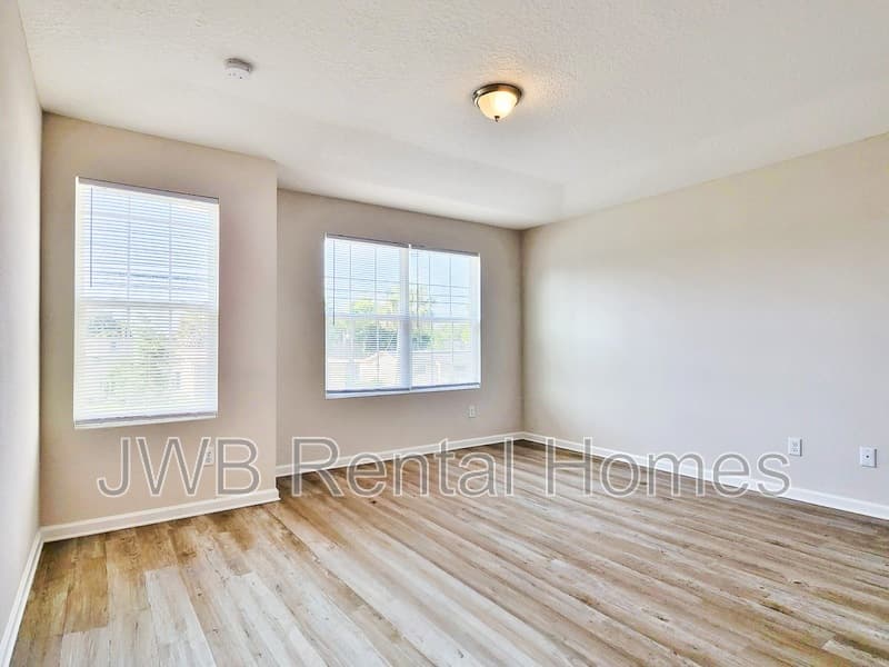 Jacksonville House: 8509 Berry Ave
