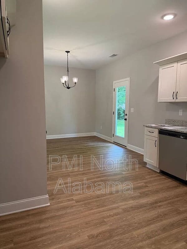 Huntsville House: 1713 Golf Club Lane Northwest