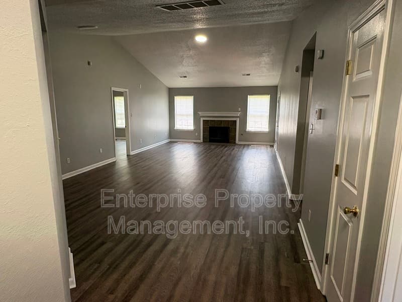Oakland House: 95 Arborlon St