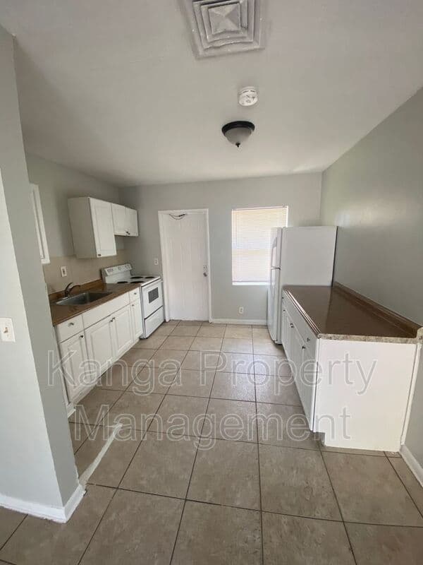 West Palm Beach House: 3716 Henry Ave