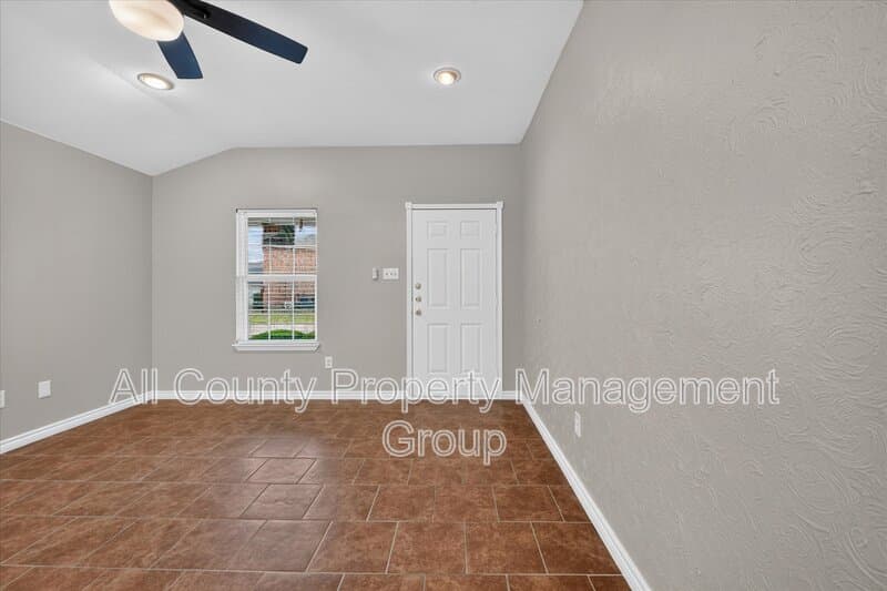 Fort Worth House: 756 River Garden Drive
