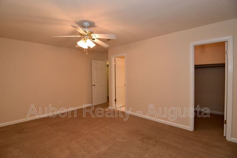Evans House: 490 Pheasant Run Drive