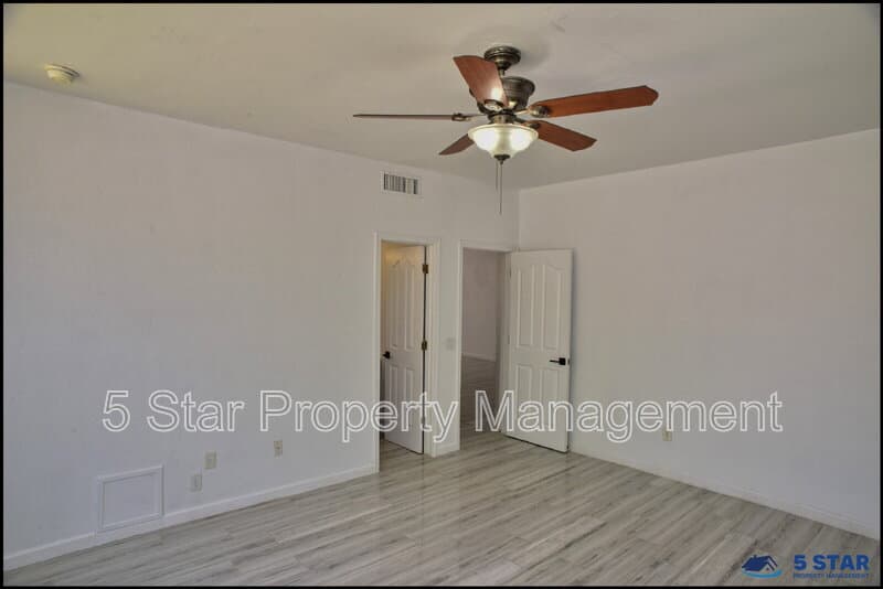 El Paso House: 7959 Morning Dawn Avenue !!