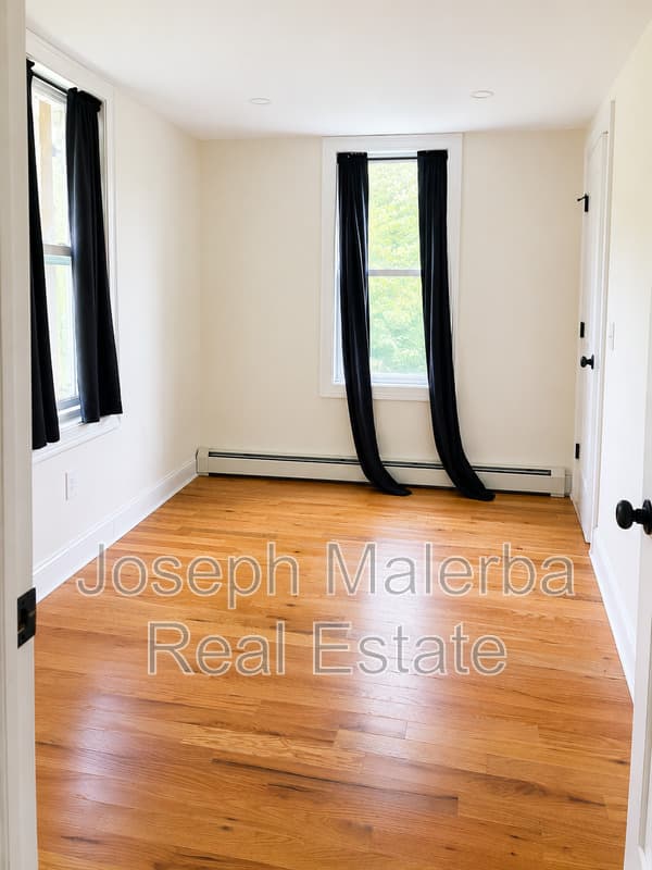 New London Condo: 84 Maple