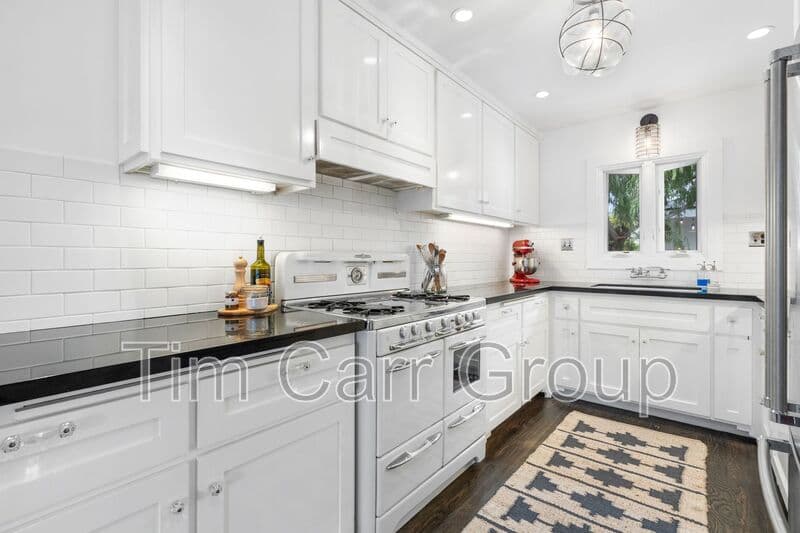 Costa Mesa House: 274 Magnolia St