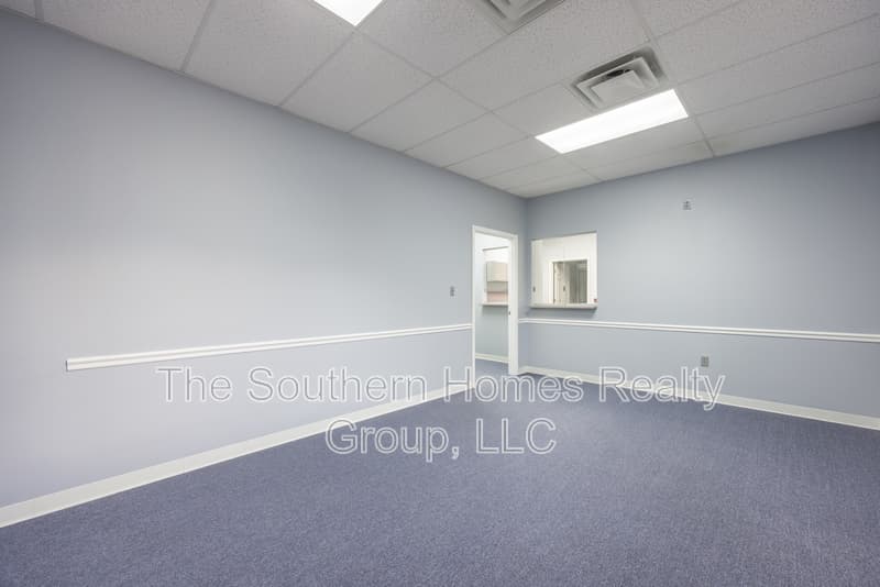 Etowah House: 305 Grady Road - 1