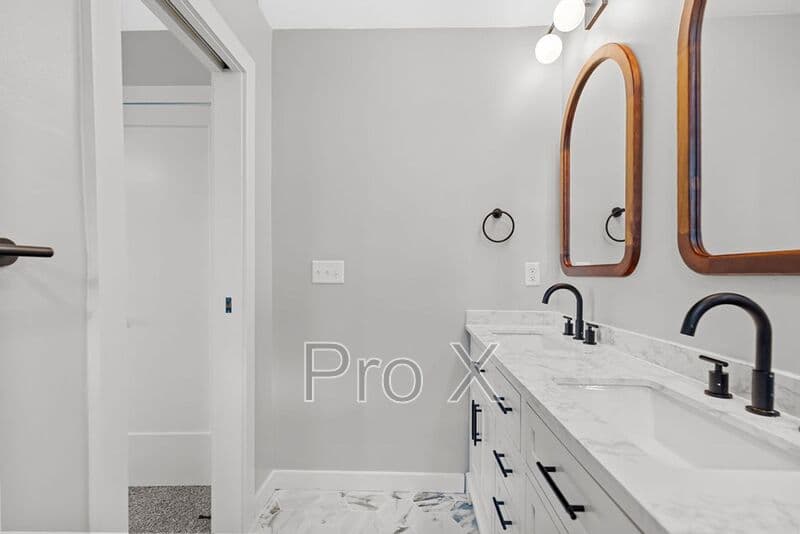 Bentonville House: 809 Carson Drive
