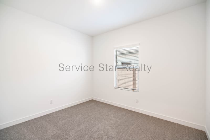Maricopa House: 16635 N Lunar St