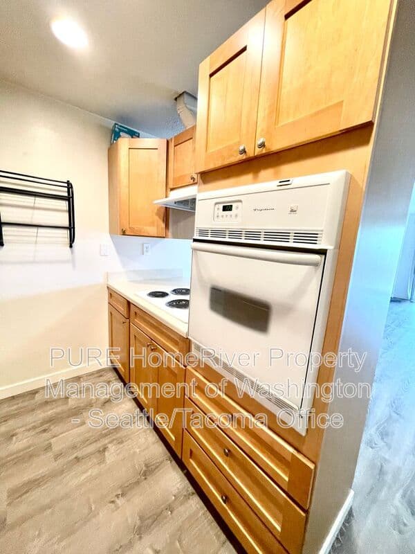Seattle Condo: 3047 SW Avalon Way