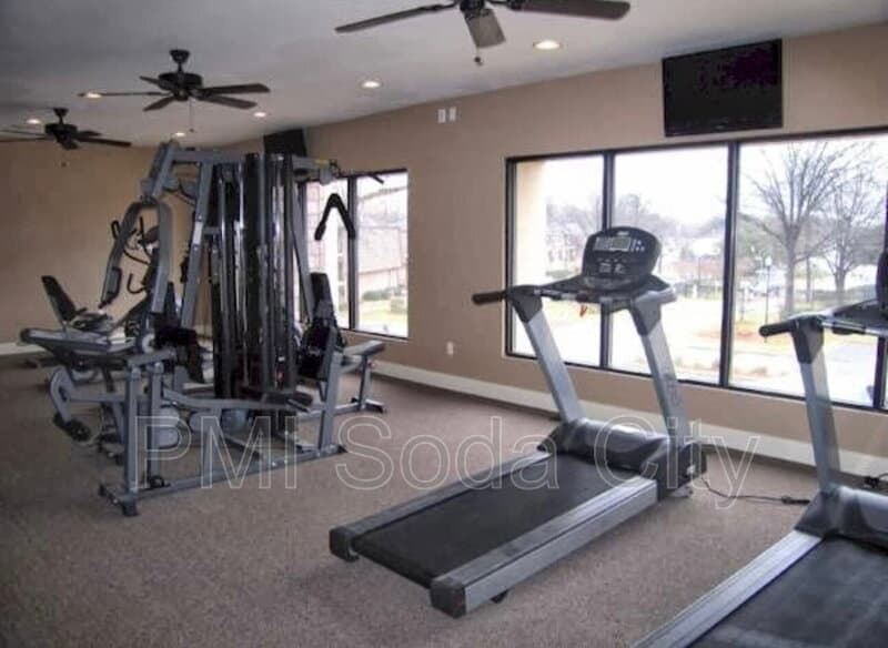 Columbia Condo: 810 Old Manor Road