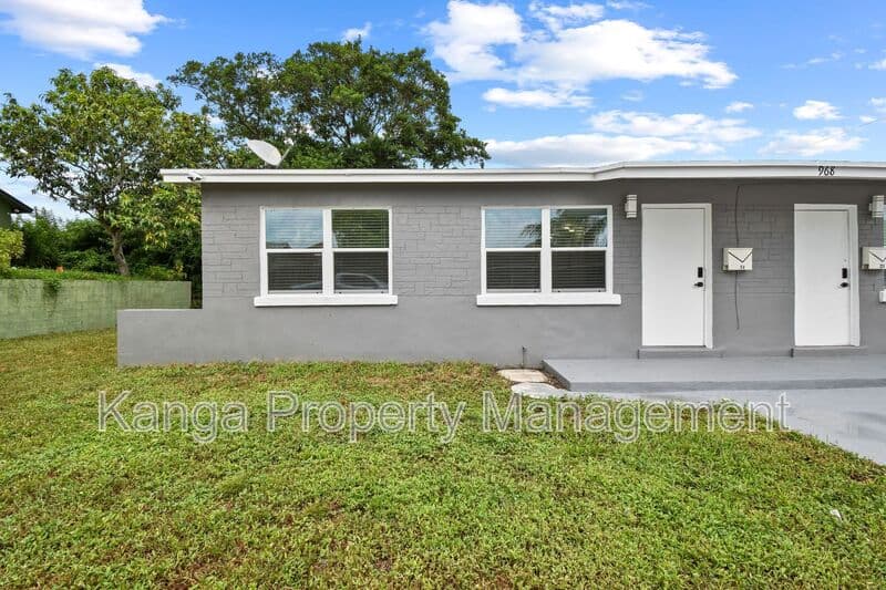 Riviera Beach Condo: 968 W 9th St