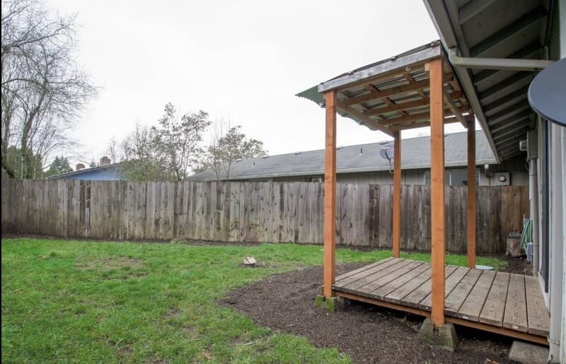 Vancouver House: 1420 Northeast 142nd Avenue