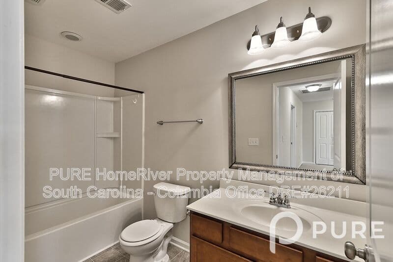 West Columbia House: 512 Spanish Leaf Lane