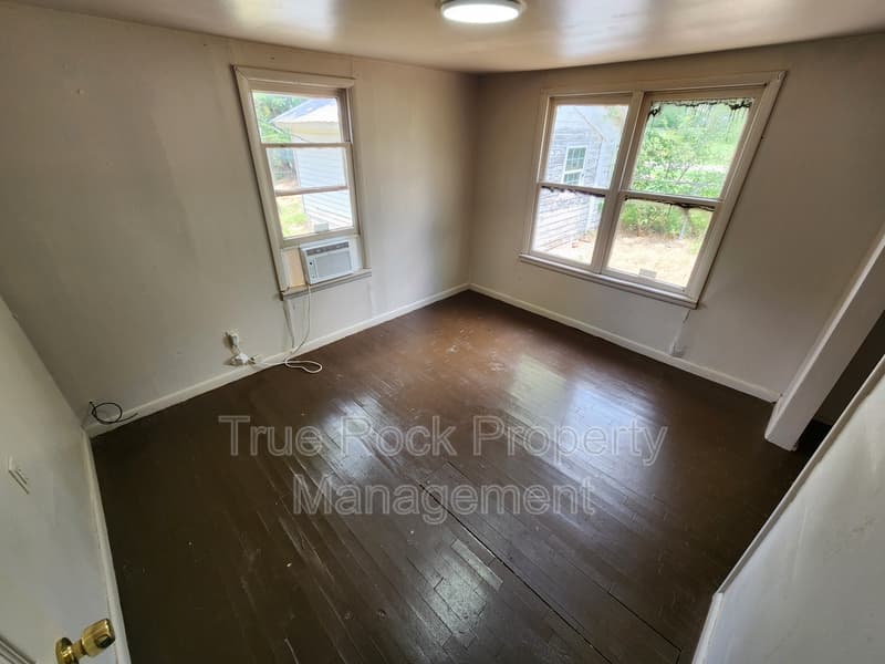 Asher House: 102 W 7th (Asher)