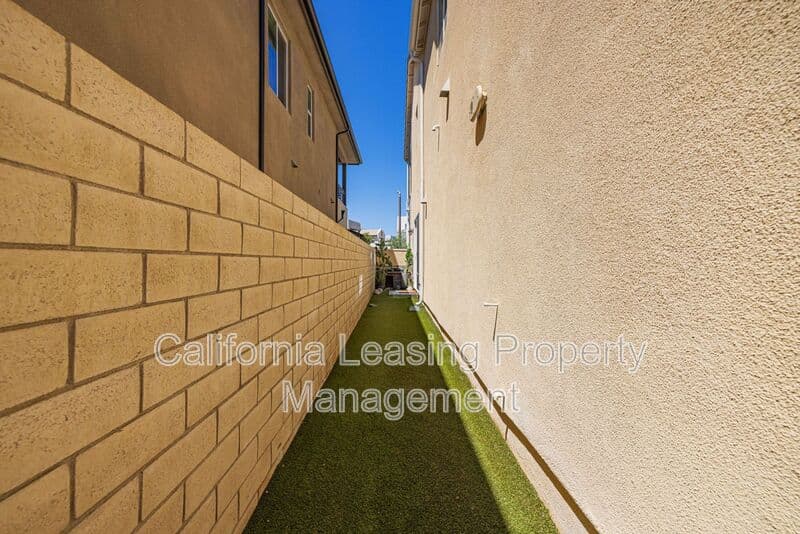 Valencia House: 27233 Red Willow Court