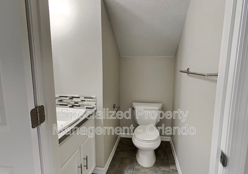 Saint Cloud House: 3334 Kelsey Ln