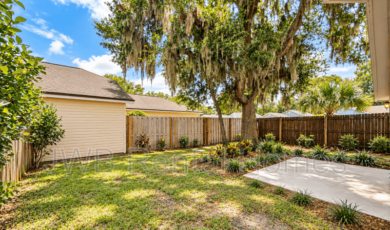 Jacksonville House: 2284 Destine Ln