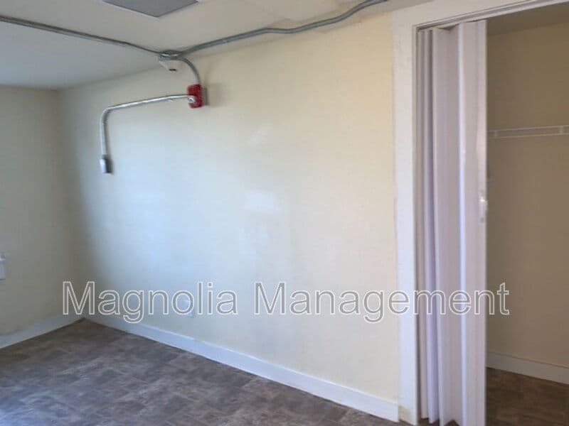 Henderson Condo: 514 N. Beckford Dr.