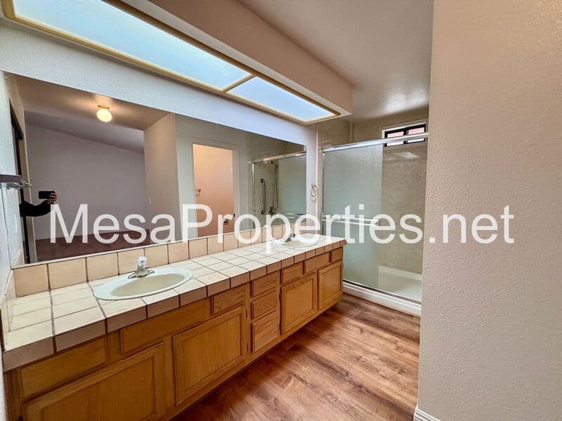 Victorville House: 13520 Oakmont Dr
