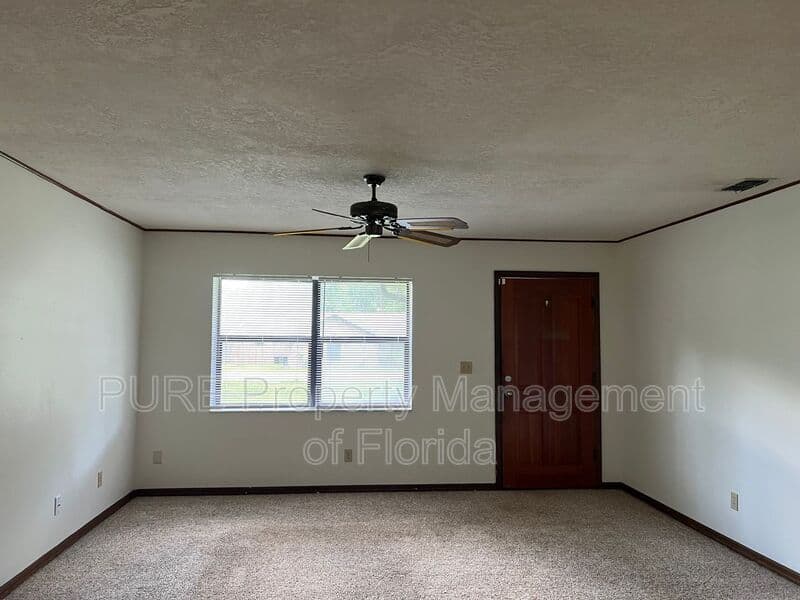 Ocala House: 3242 NE 32 Avenue