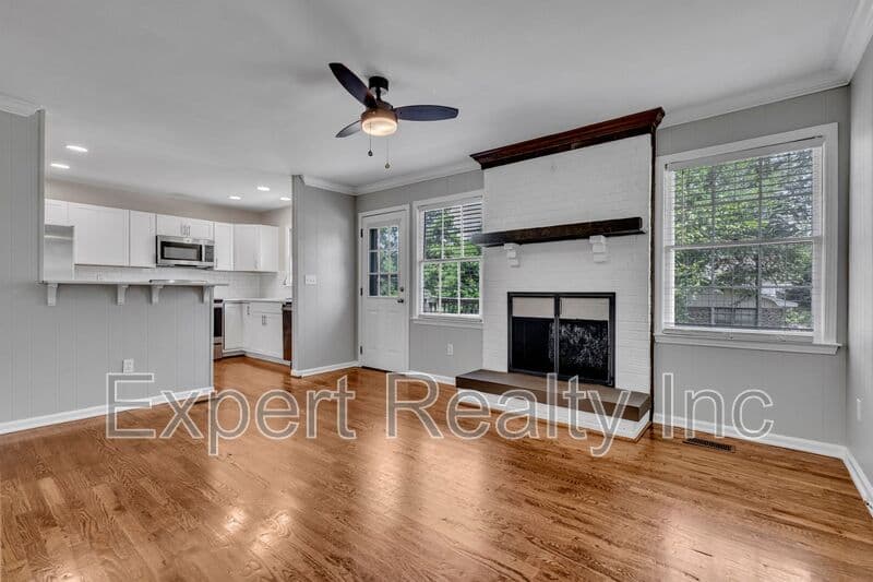 Alabaster House: 1064 Caribbean Circle