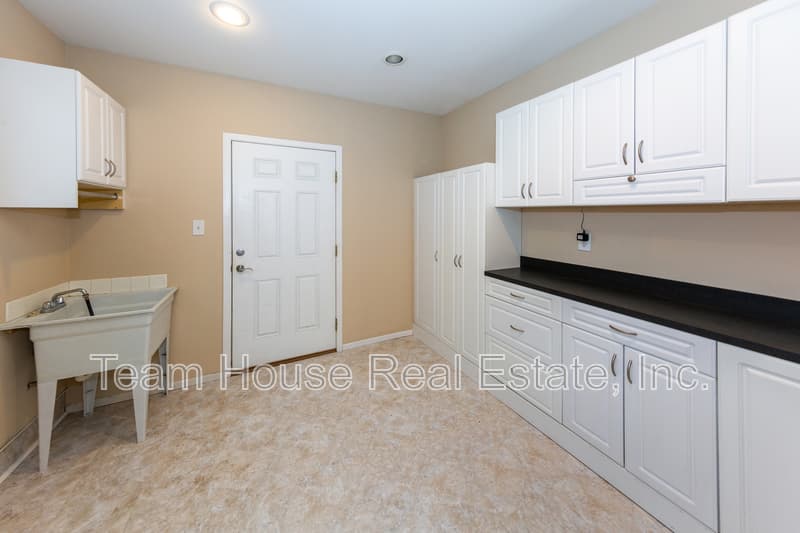 Santa Clarita House: 22327 Espuella Drive