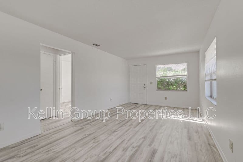 Brandon Condo: 401 Big Cedar Way