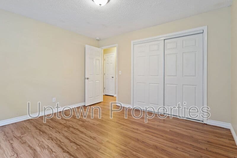 Portland House: 4633 SW Huber St