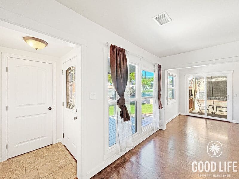 San Diego House: 2235 Midvale Dr