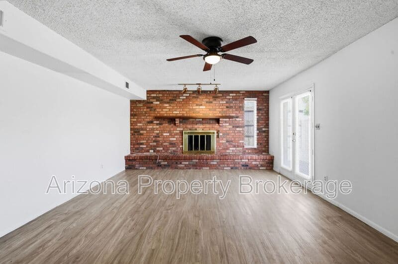 Mesa House: 2106 E Evergreen St