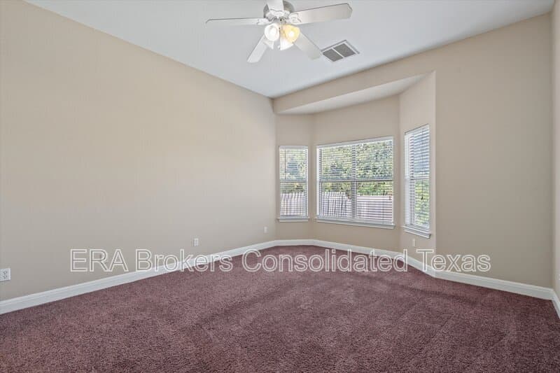 Austin House: 8800 Hazelhurst Dr