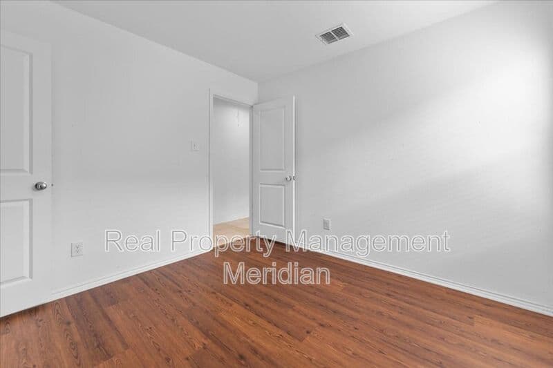 Princeton House: 211 Herman Ln