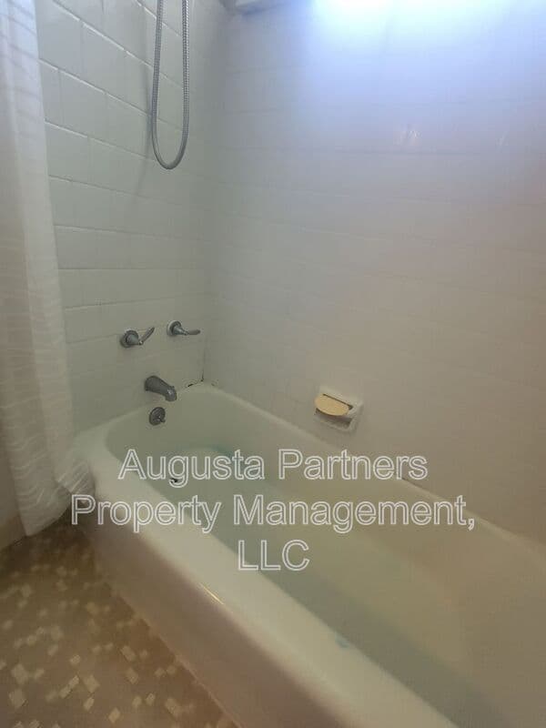 Augusta House: 1330 Wingfield St