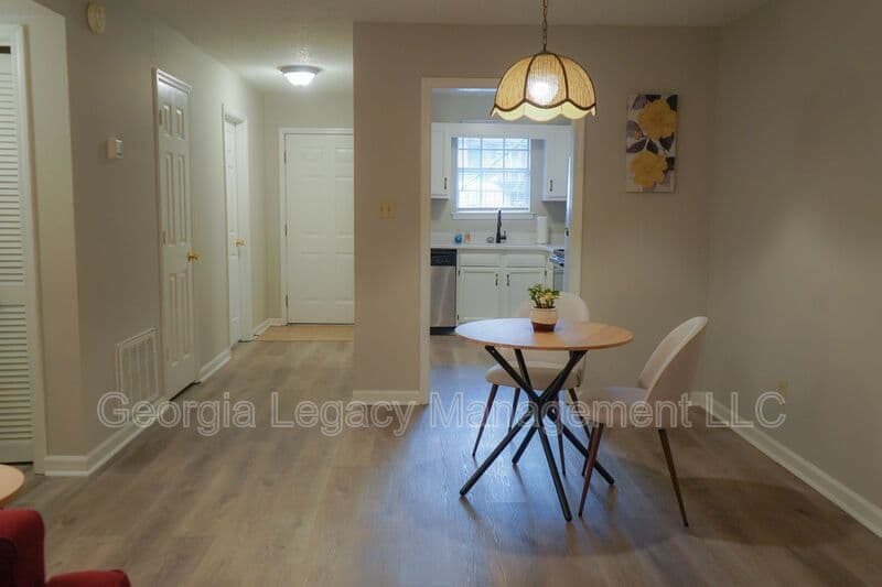 athens House: 1688 Prince Avenue