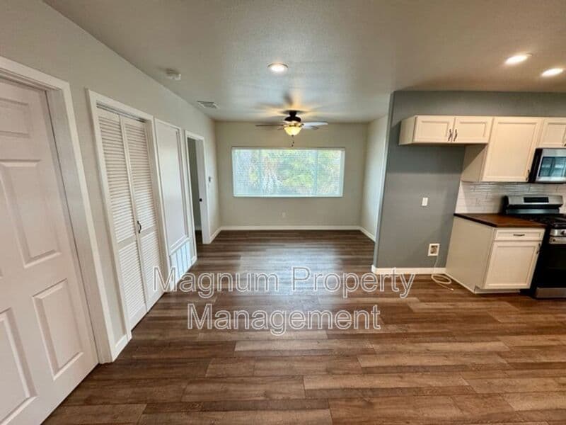 Perris House: 27300 Peach St