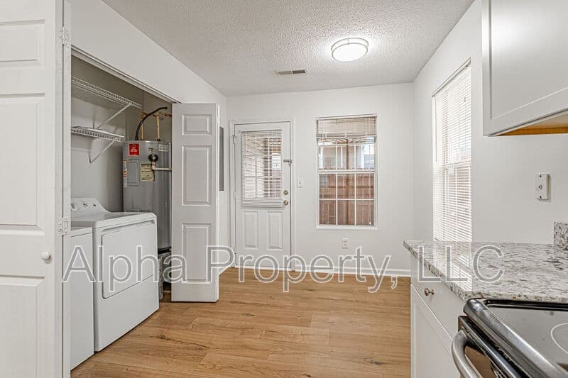 Greer Townhome: 107 Hammett Grove Ln