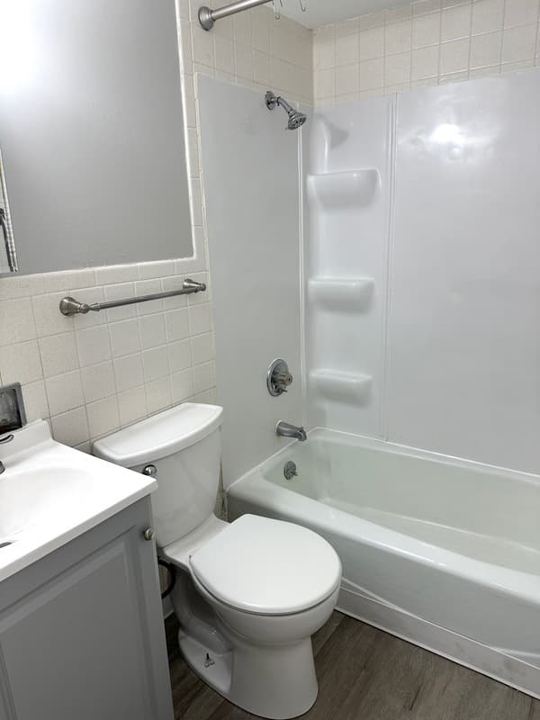 Elgin Condo: 1940 Mark Ave