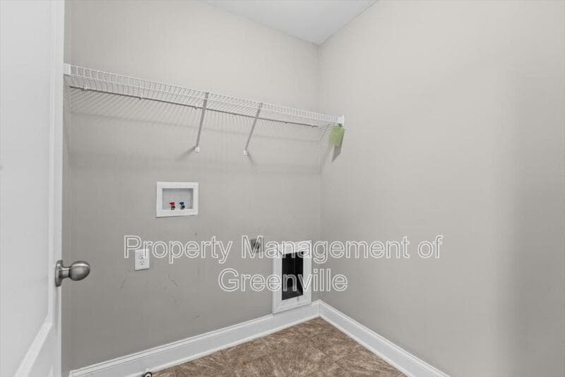 Simpsonville House: 10 Windsor Creek Ct