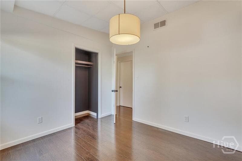 Savannah House: 2337 Shirley Drive