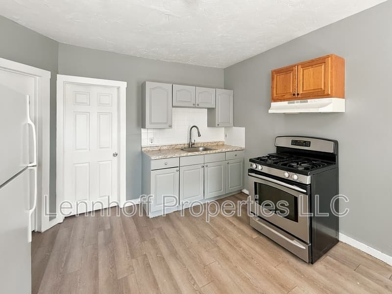 Lowell Condo: 142 Jewett Street - 3