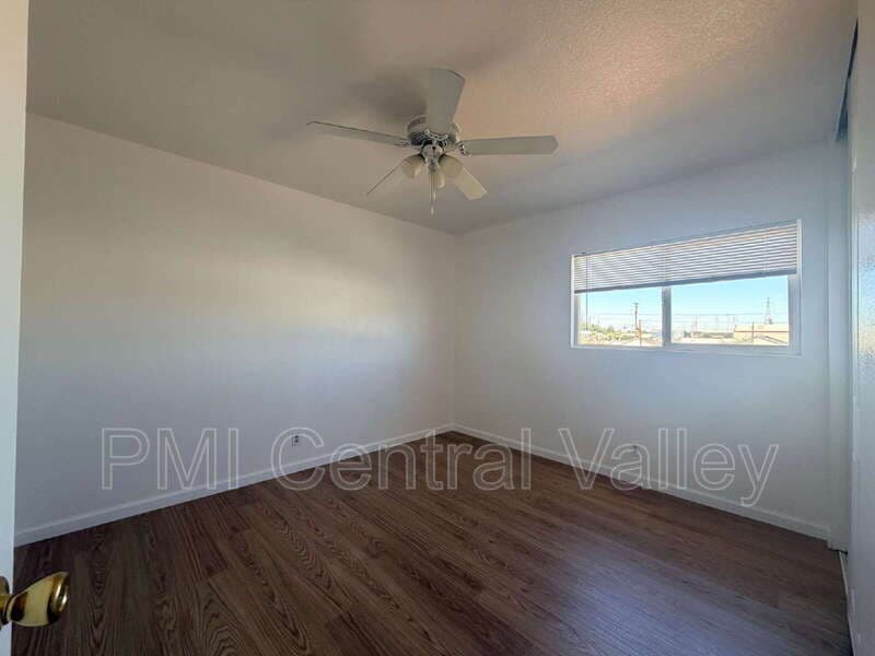 Manteca Condo: 111 North Walnut Avenue