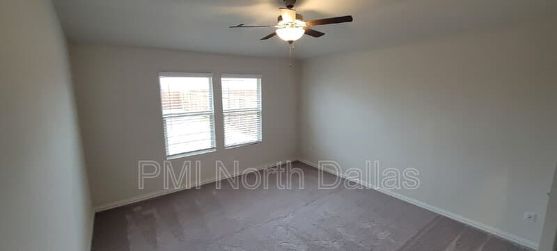 Fort Worth House: 2633 Oneida Lane