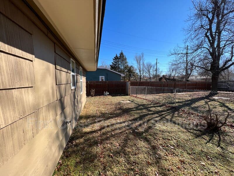 Del City House: 3200 Del Rancho Rd
