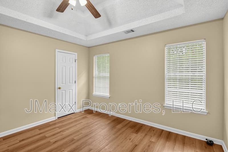 Lithonia House: 1560 Rogers Crossing Dr