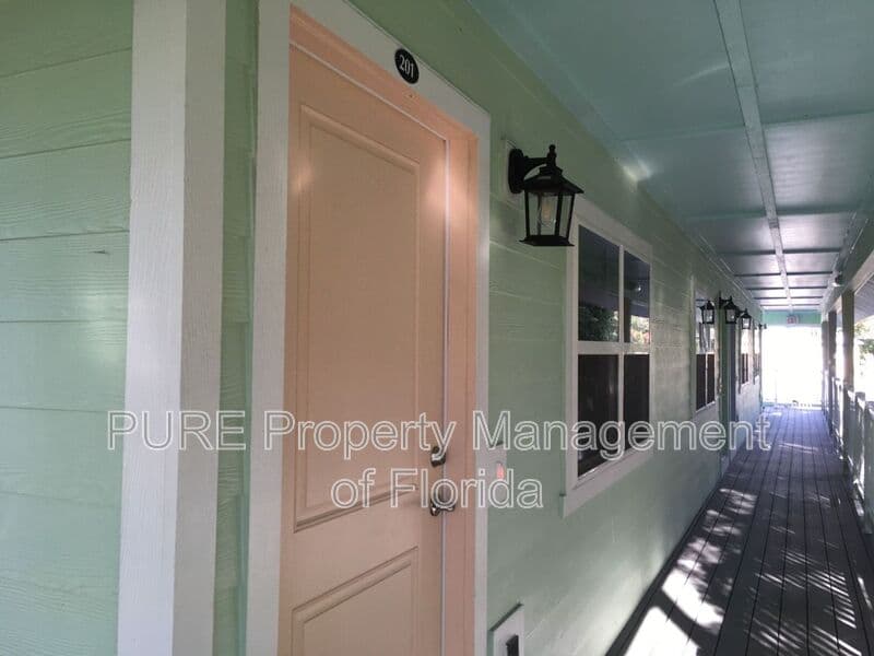 Ocala House: 318 NE 7 Terrace