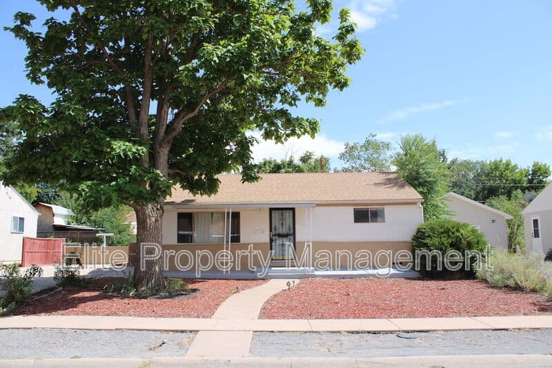 Pueblo House: 1514 Kickapoo Rd