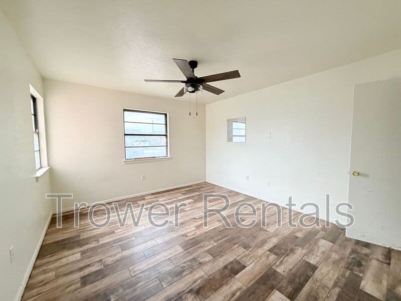 ODESSA House: 8834 Lamar