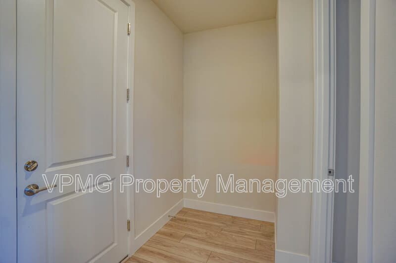 Washougal House: 359 W Koa St