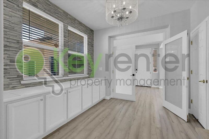 Lincoln House: 1740 Allenwood Circle
