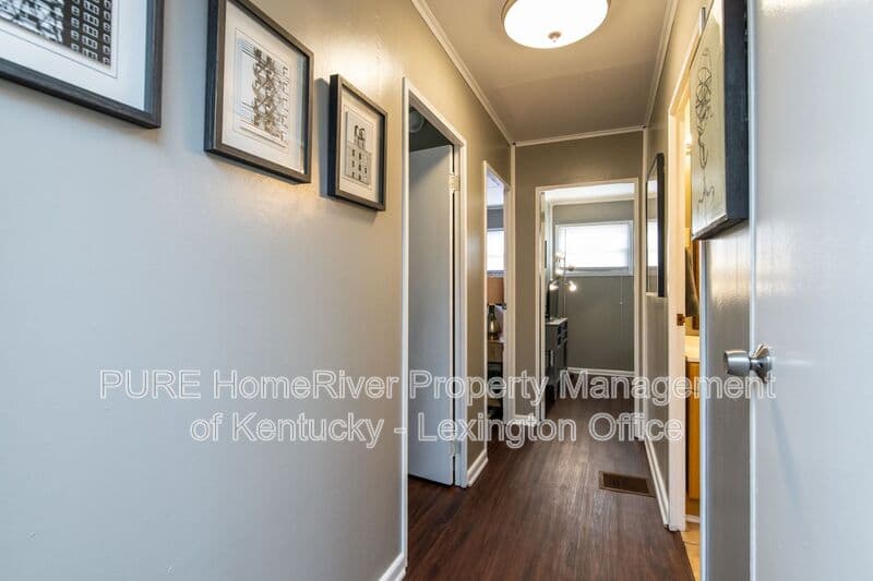 Lexington House: 317 Mockingbird Lane